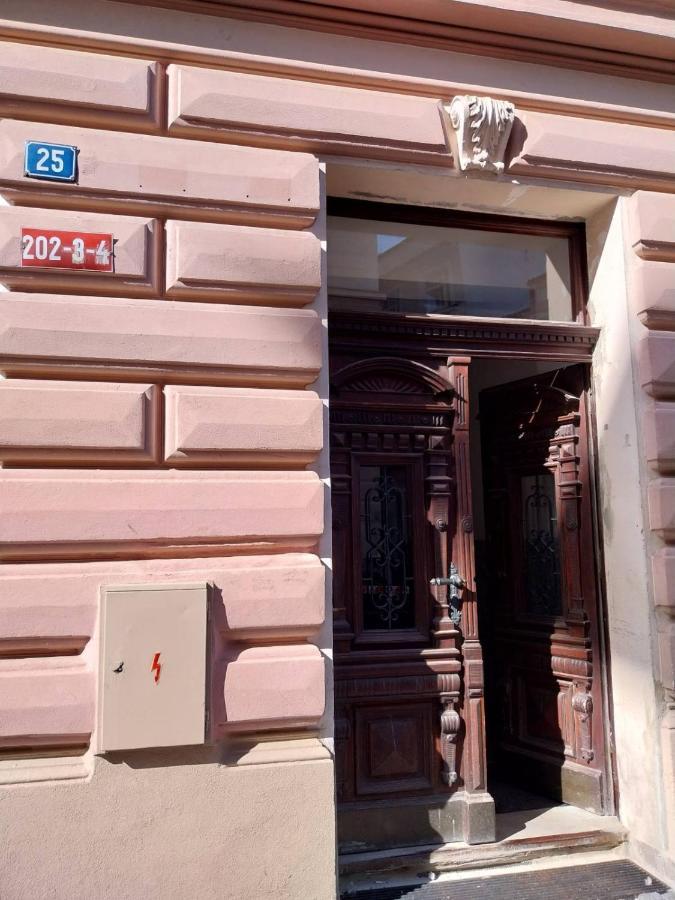 Byt 2+Kk Na Velkem Namesti Hradec Králové Esterno foto