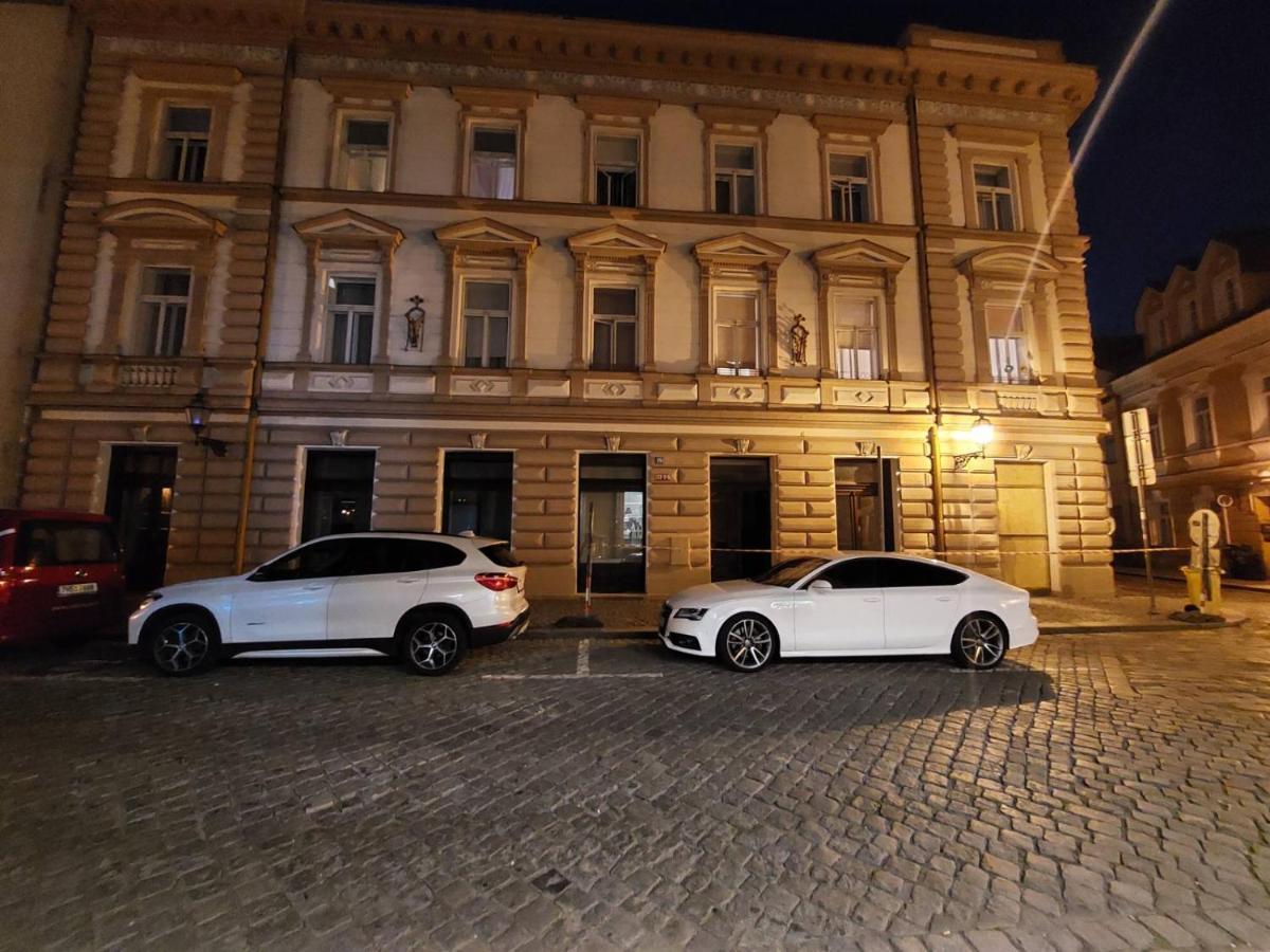 Byt 2+Kk Na Velkem Namesti Hradec Králové Esterno foto