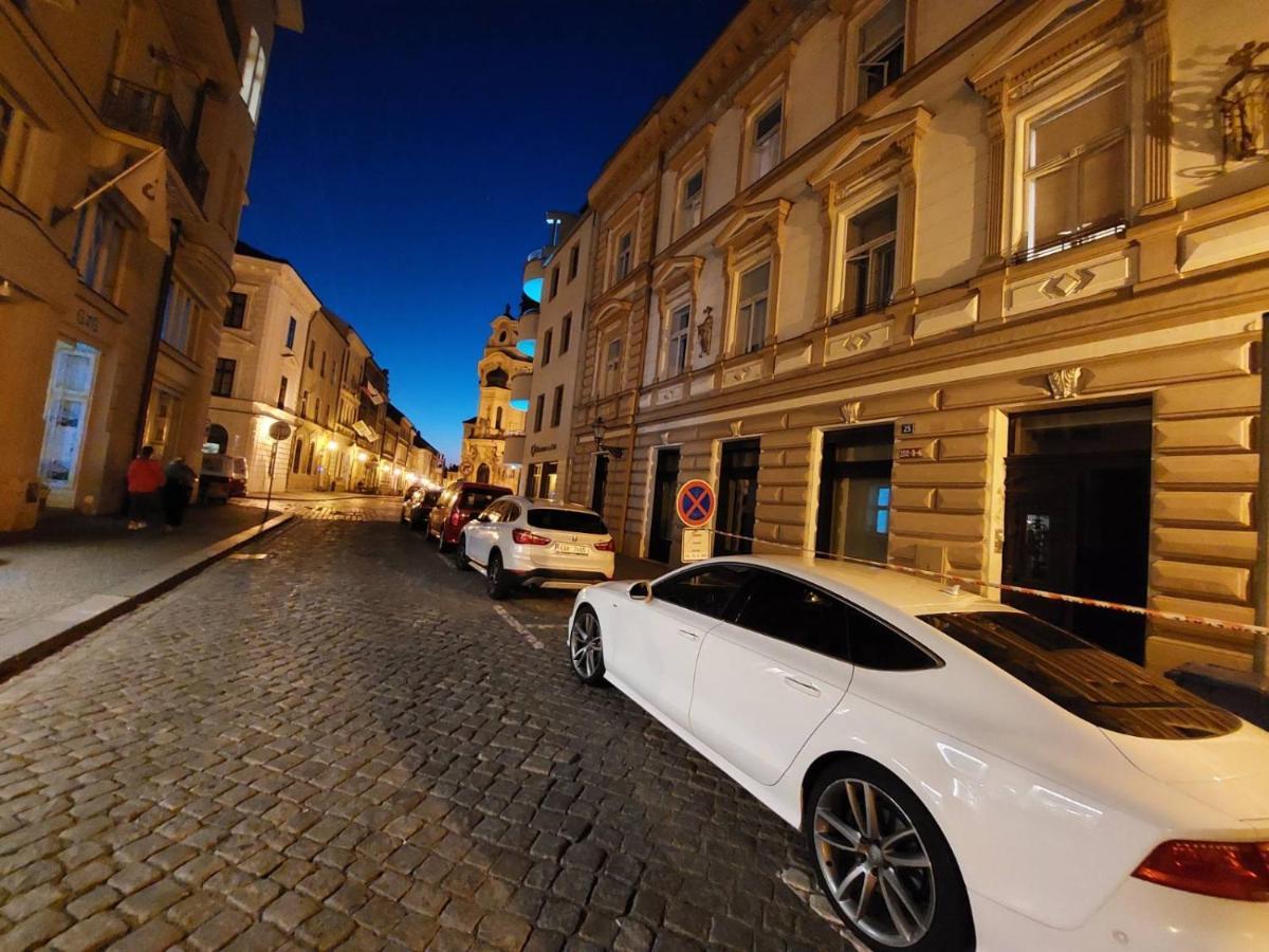 Byt 2+Kk Na Velkem Namesti Hradec Králové Esterno foto